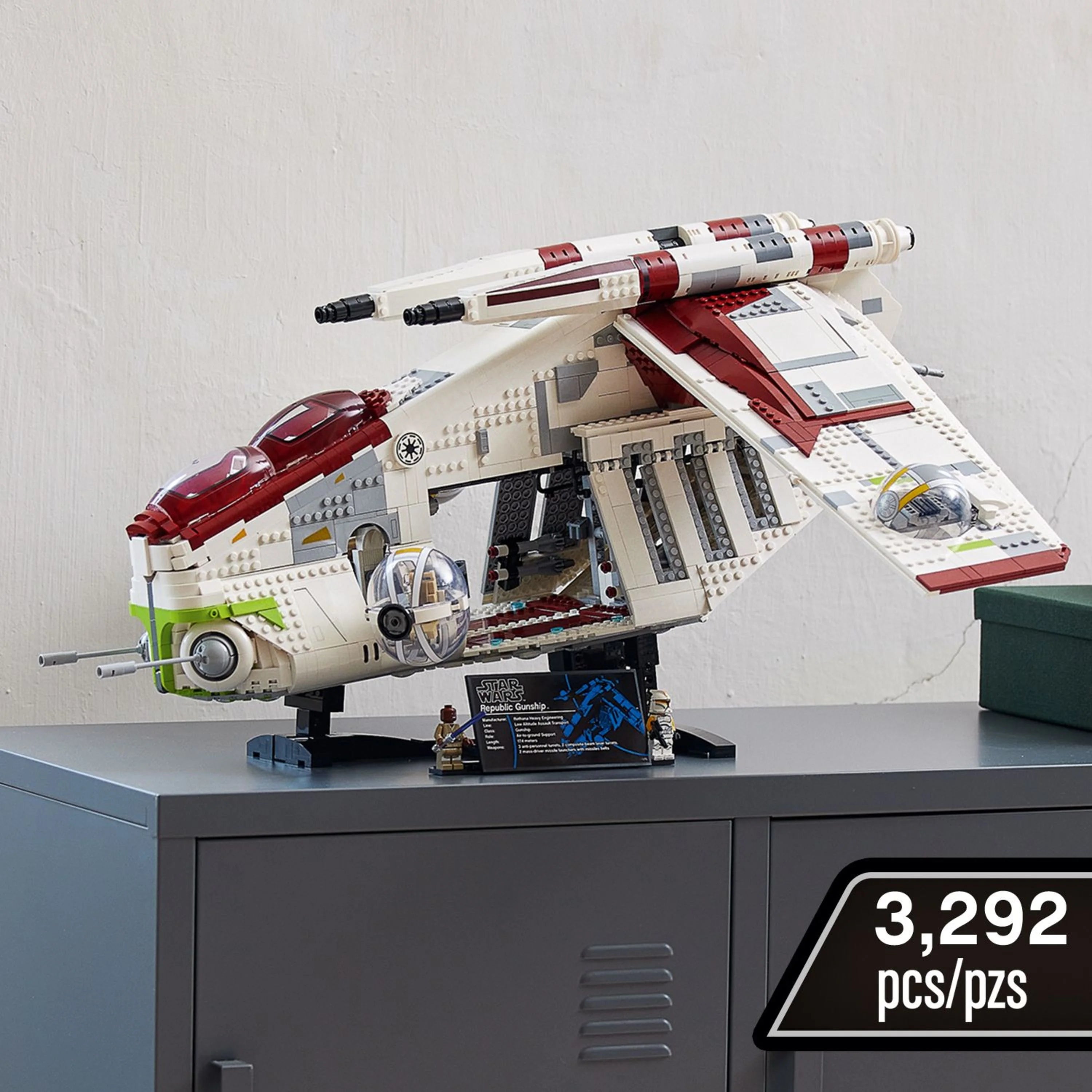 LEGO Star Wars Republic Gunship 75309 UCS Display Model Kit T9402