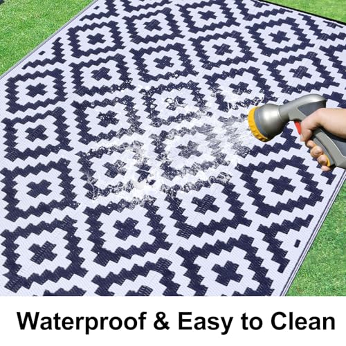 Black & Beige 5x8 ft Reversible Plastic Straw Outdoor Rug U1218