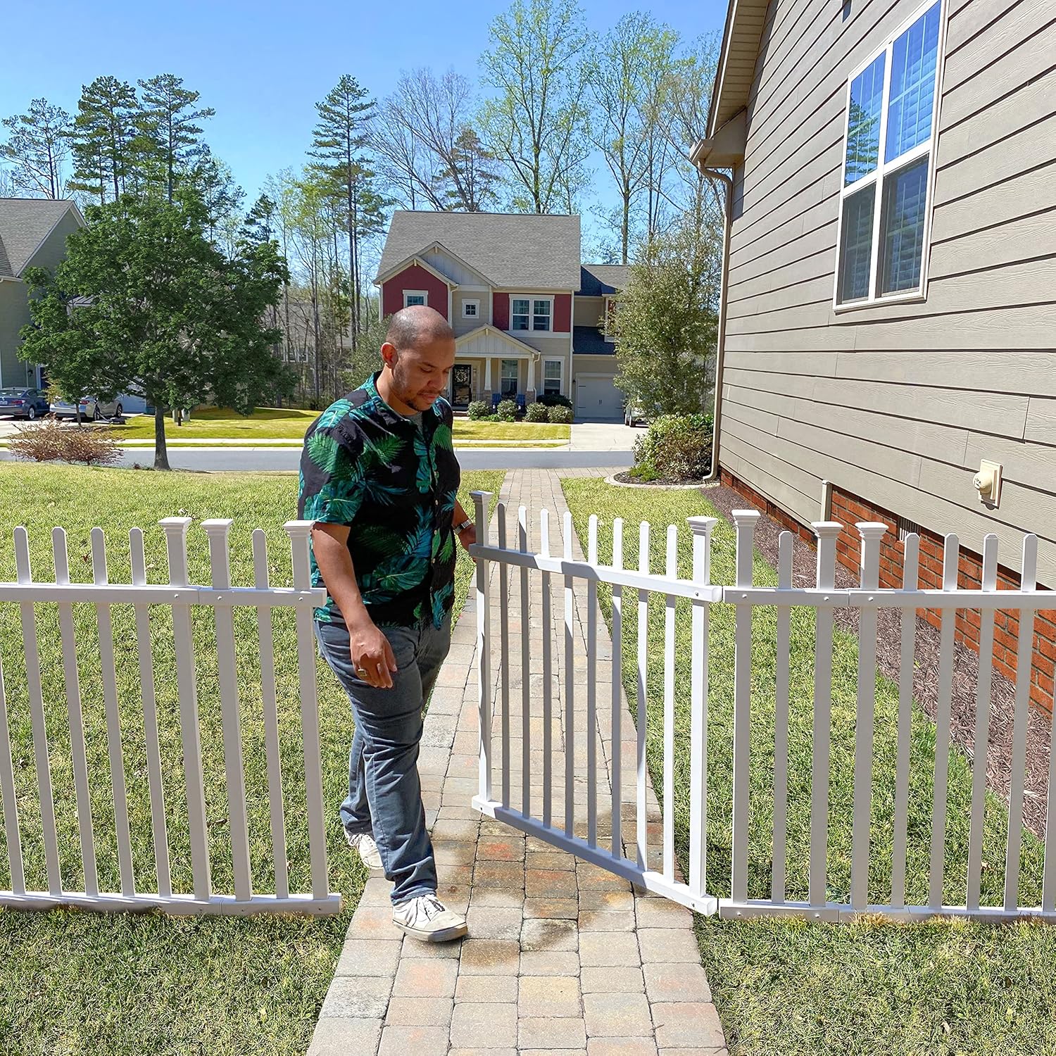 Lightweight Portable Vinyl Picket Fence Kit with Metal Base, White S57984