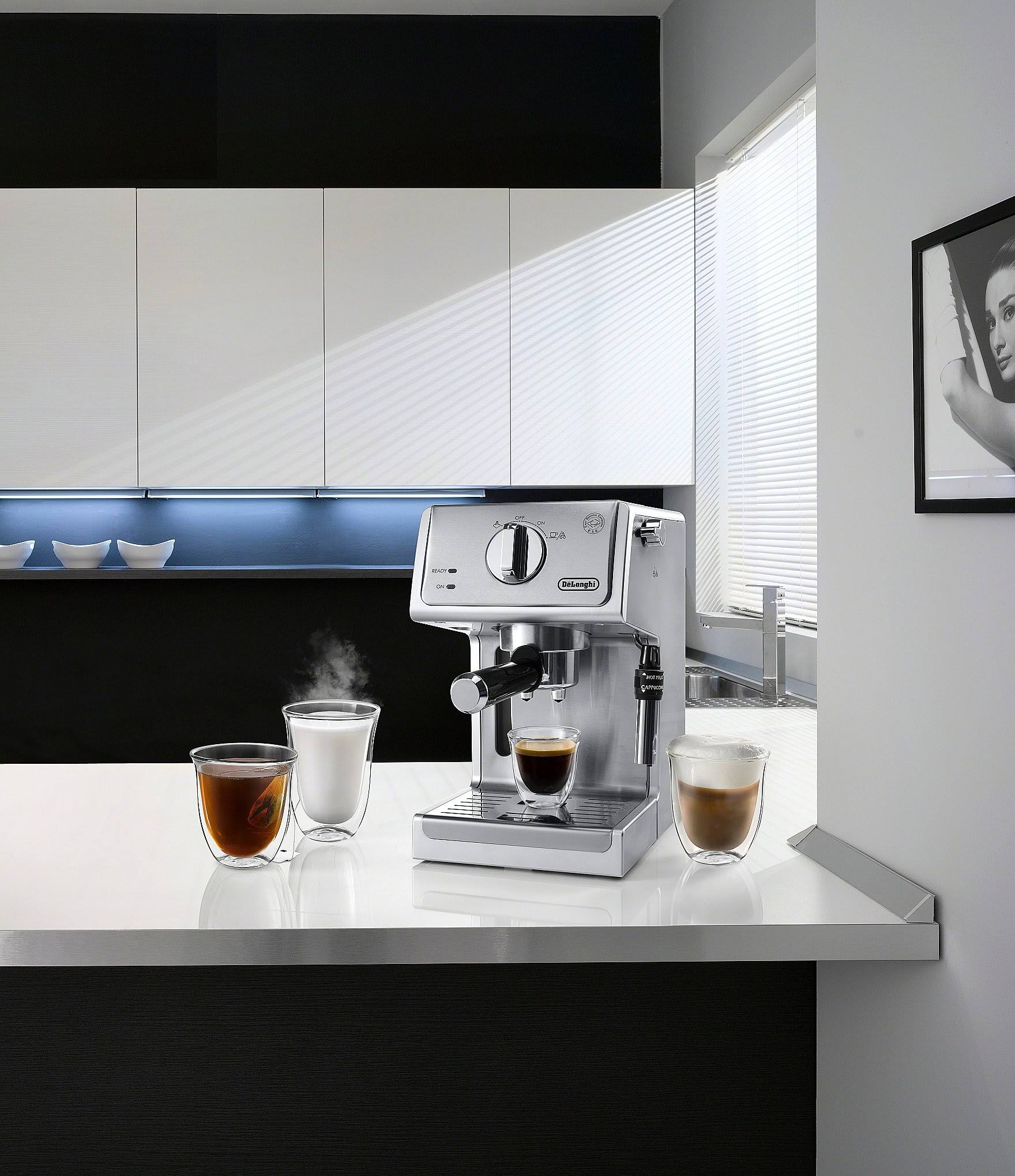 15-Bar Pump Espresso & Cappuccino Machine Z635022