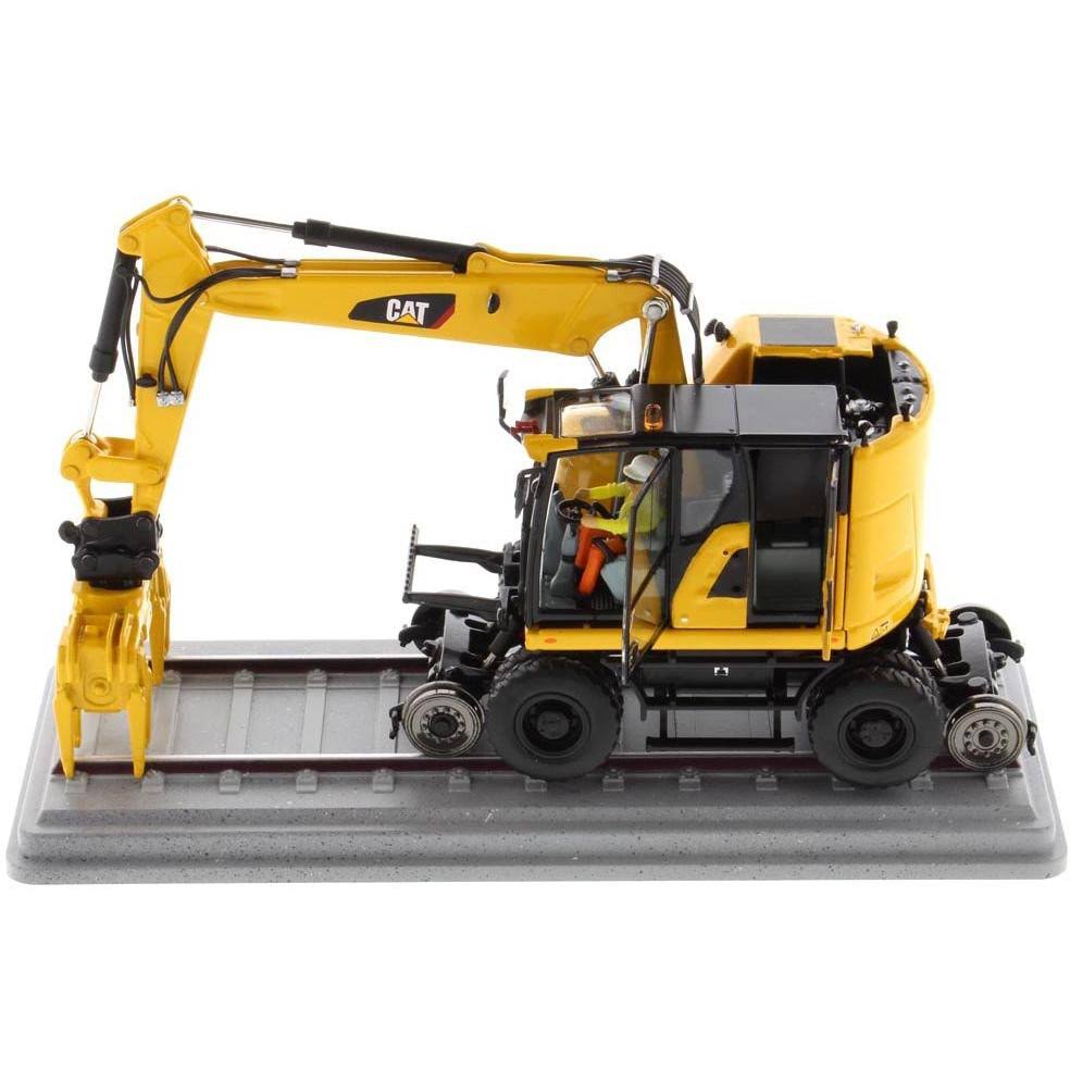 Safety Yellow Wheeled Excavator 1/50 Diecast Model V7447