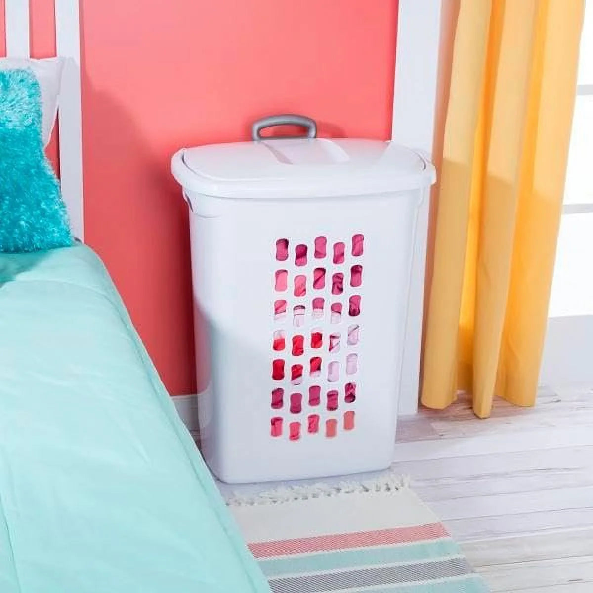 White Wheeled Laundry Hamper with Retractable Handle and Lid Z16409
