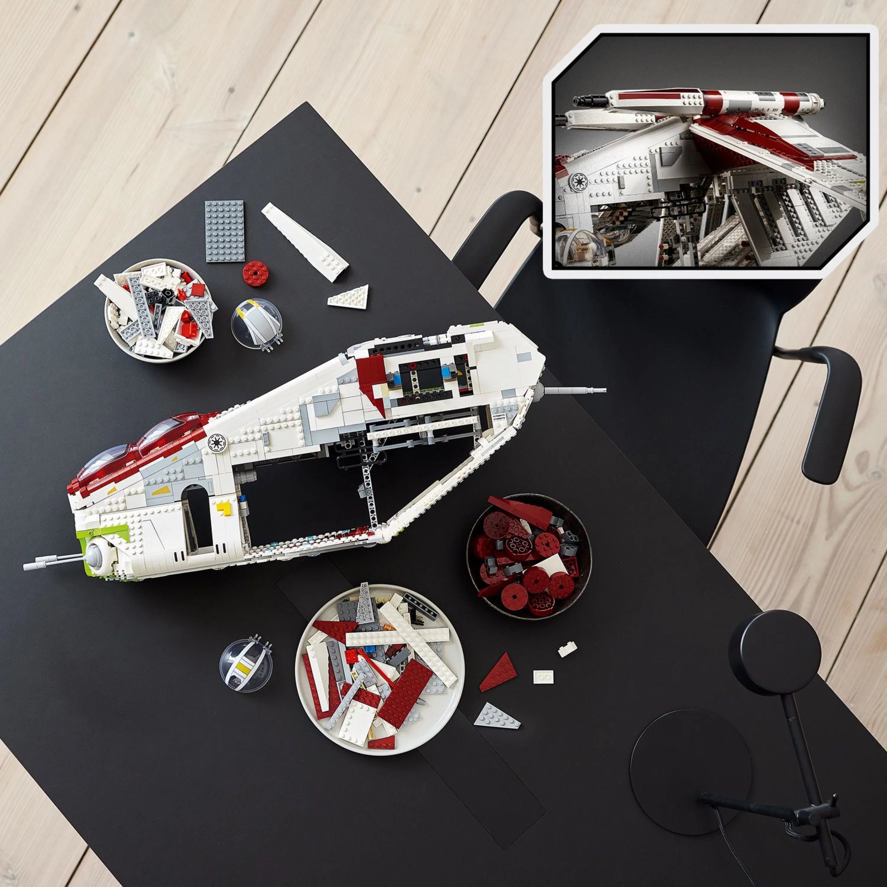 LEGO Star Wars Republic Gunship 75309 UCS Display Model Kit T9402