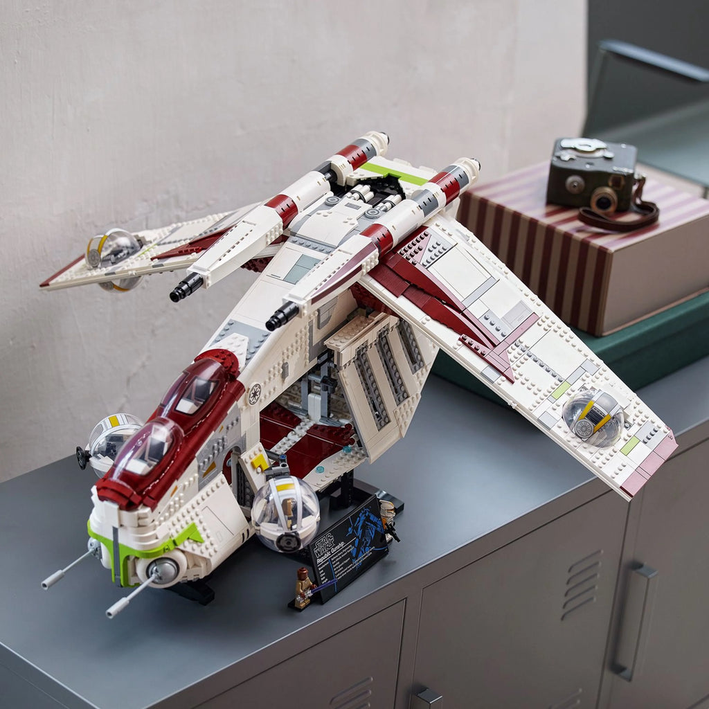 LEGO Star Wars Republic Gunship 75309 UCS Display Model Kit T9402