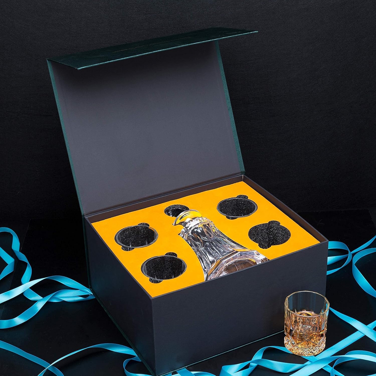 Whiskey Decanter Set With 4 Glasses, 9-Piece Crystal Decanter Set Y10344