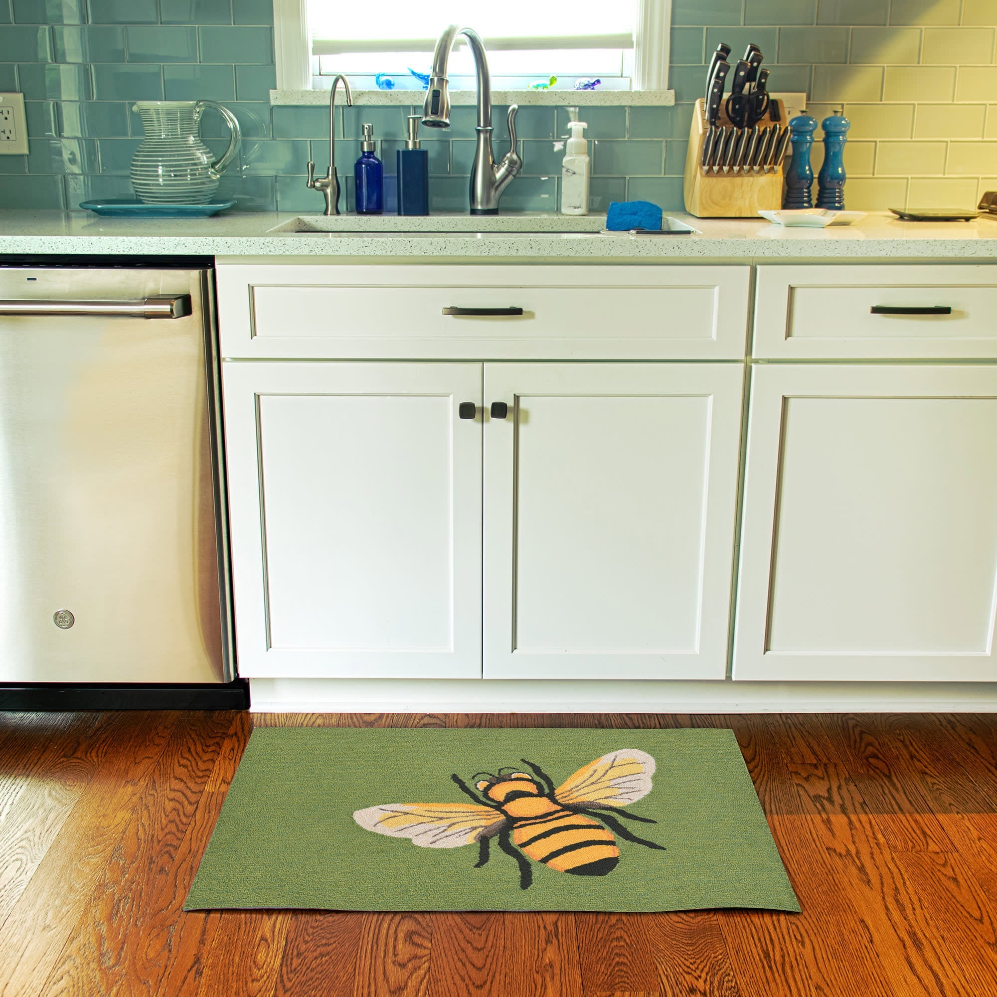 Frontporch Bee Indoor Outdoor Mat