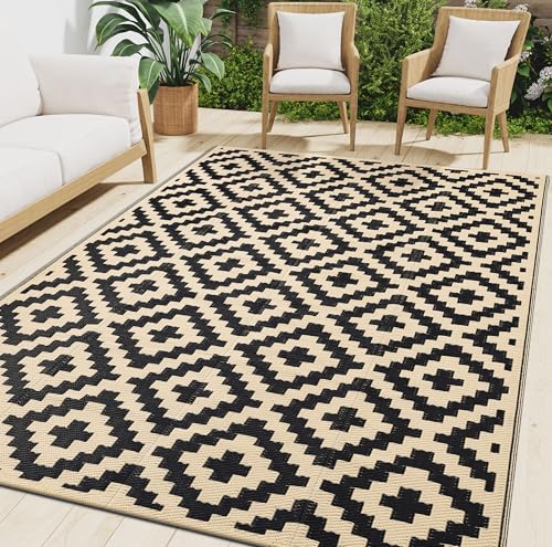 Black & Beige 5x8 ft Reversible Plastic Straw Outdoor Rug U1218
