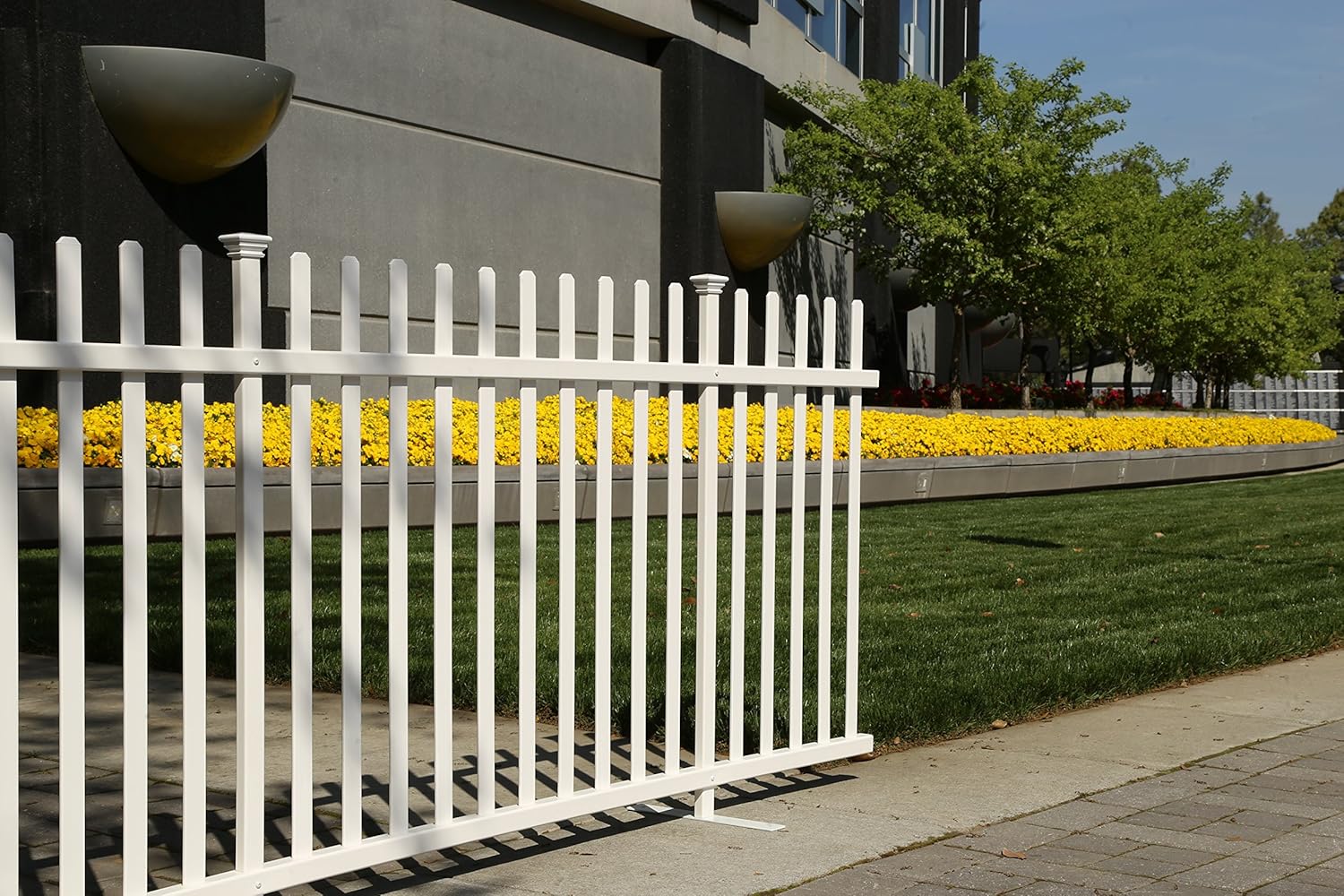 Lightweight Portable Vinyl Picket Fence Kit with Metal Base, White S57984