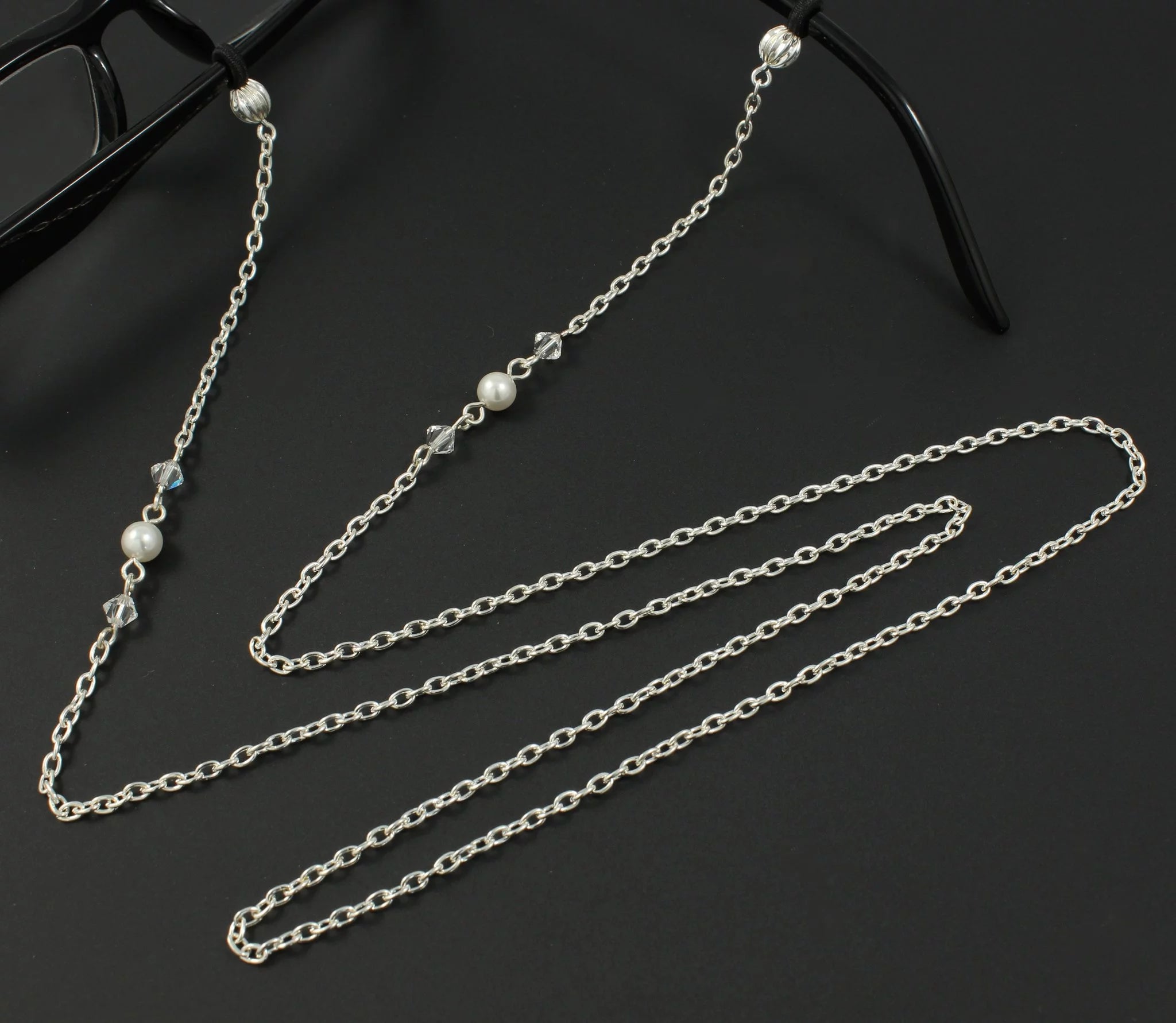 Women Eye Glasses Chain with White Pearls on Silver Plated Chain H2891