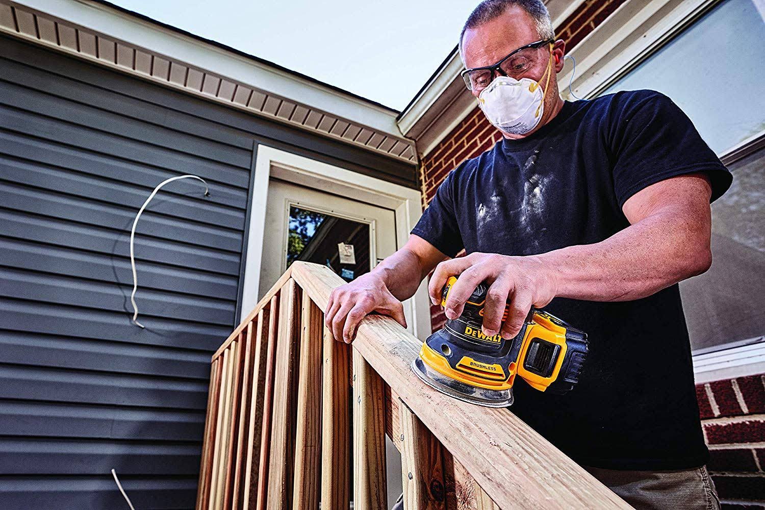 20V Max Orbital Sander Q2659