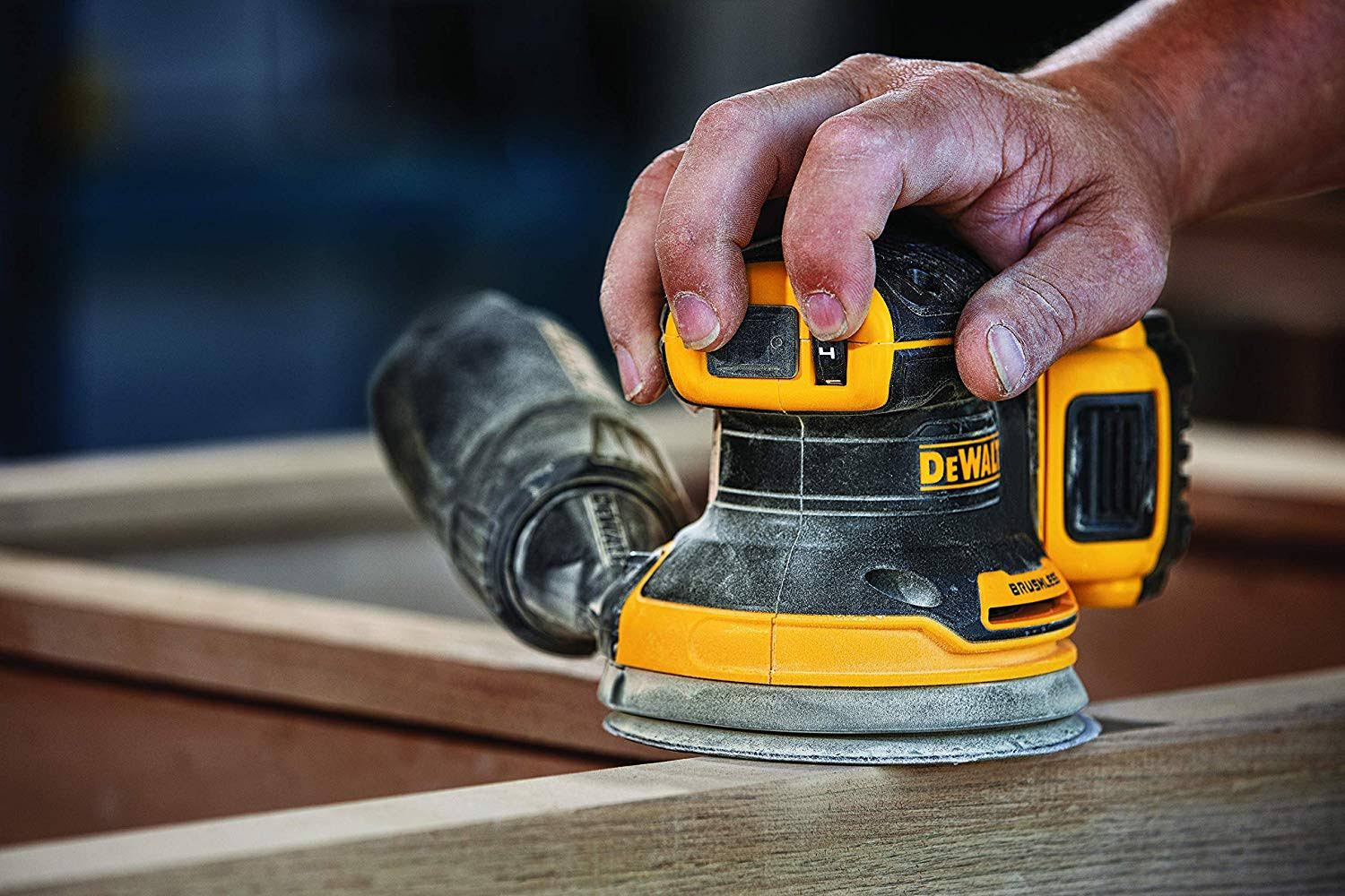 20V Max Orbital Sander Q2659