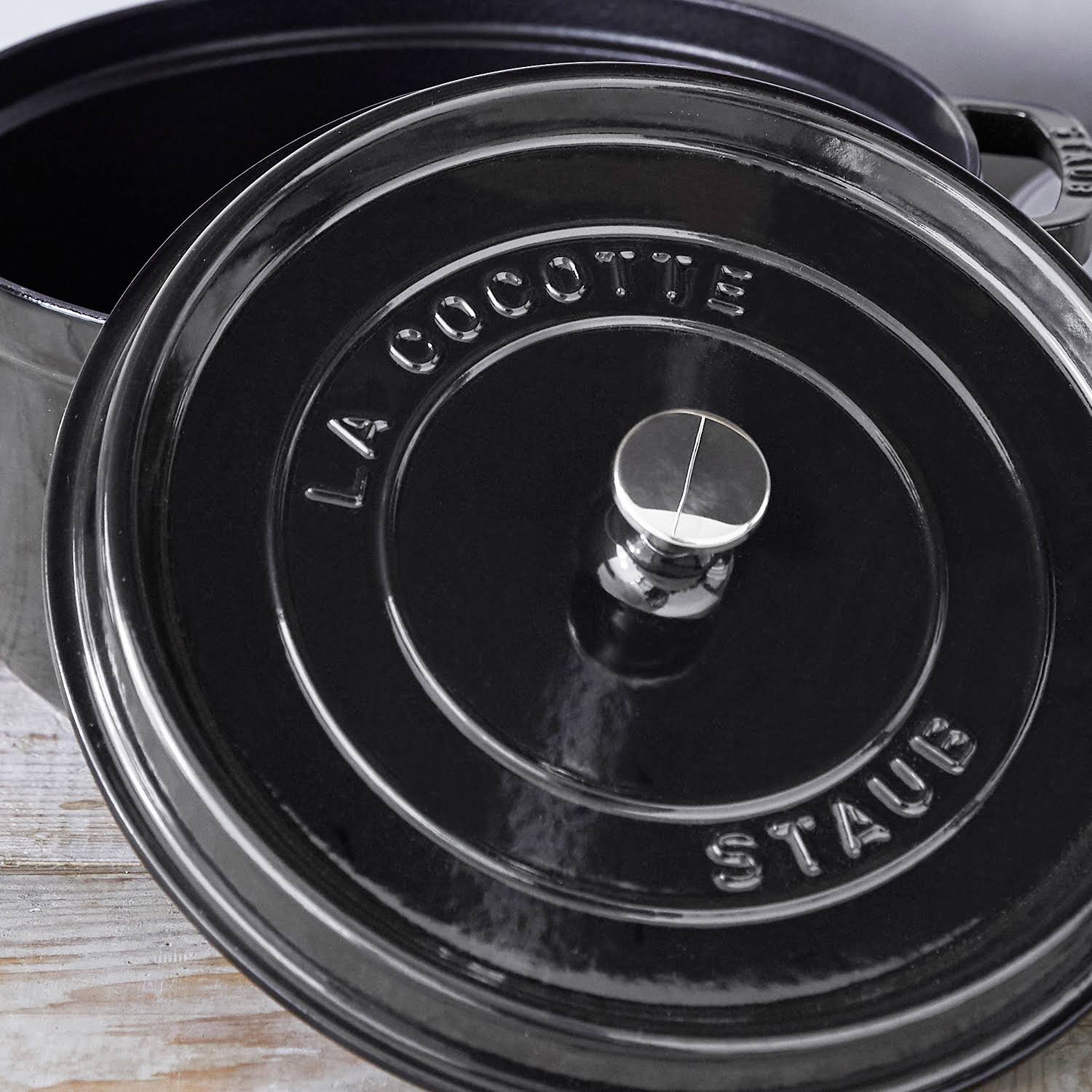 Cast Iron 7 Quart Round Cocotte X905
